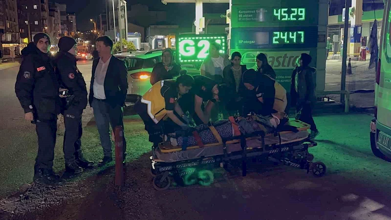 Yaya geçidinden geçen kadına otomobil çarptı
