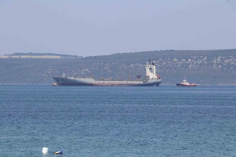 Çanakkale Boğazı’ndan geçen konteyner gemisi makine arızası yaptı
