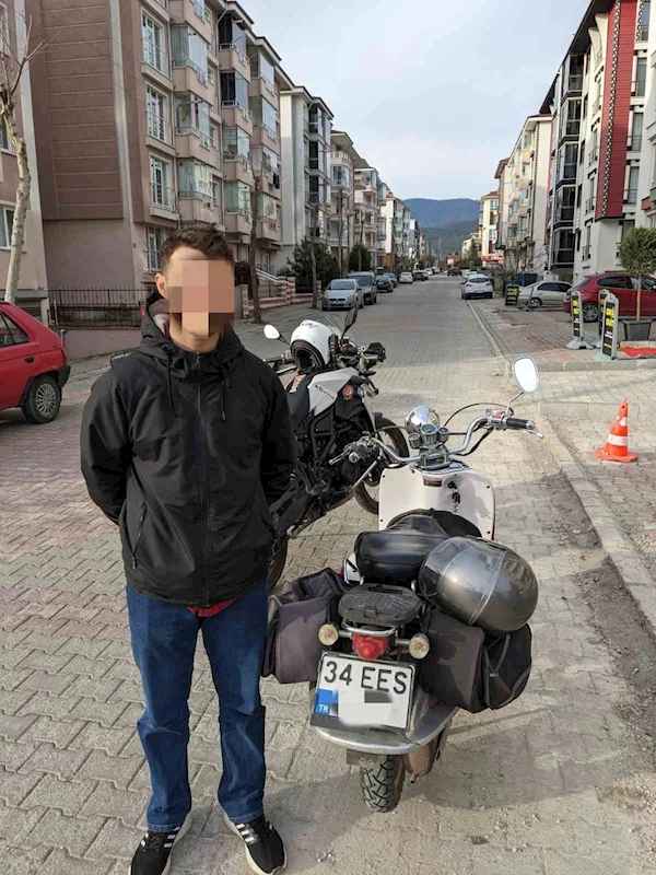 Bolu’da motosiklet plakasını boyayarak değiştiren uyanık sürücü ekiplerin gözünden kaçmadı

