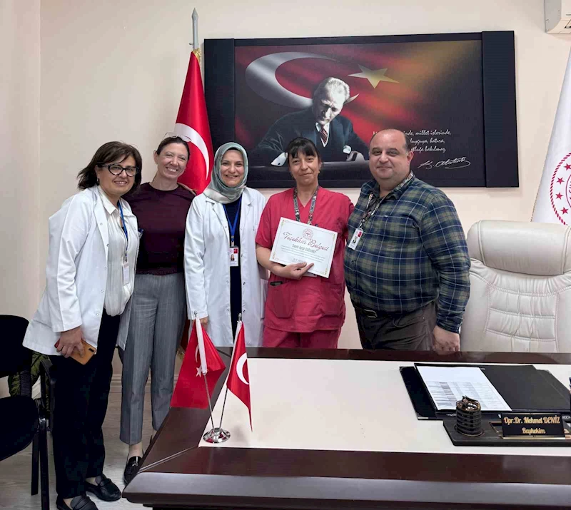 Manavgat’ta en fazla normal doğum yaptıran ebe ödüllendirildi
