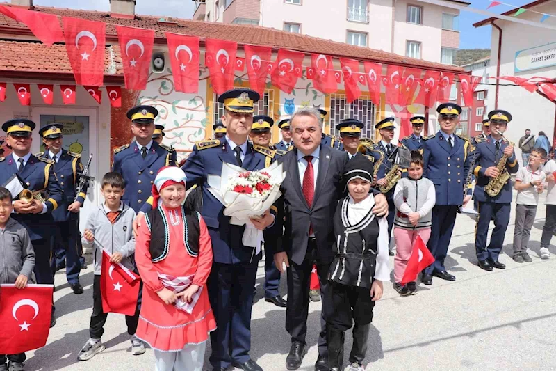 MSB Muharip Hava Kuvvetleri Bandosu Bozüyük’te konser verdi
