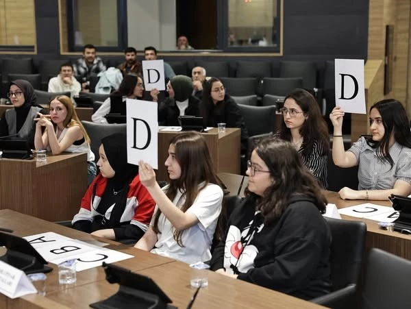 Kütahya Belediyesi’nden ’Gençler Arası Tarih Yarışması’nda yarı final heyecanı
