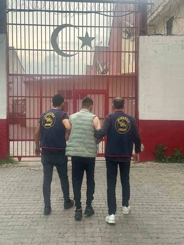 Dolandırıcılık suçundan aranan şahıs Efeler’de yakalandı
