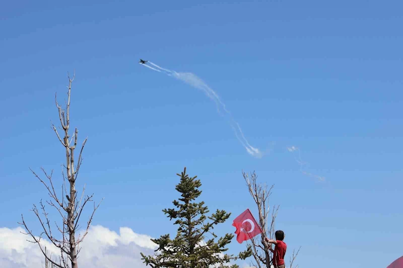 Erzurum’da SOLOTÜRK gösterisi nefes kesti
