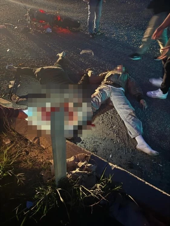 Motosiklet ile hafif ticari araç çarpıştı: 1 ölü, 1 yaralı
