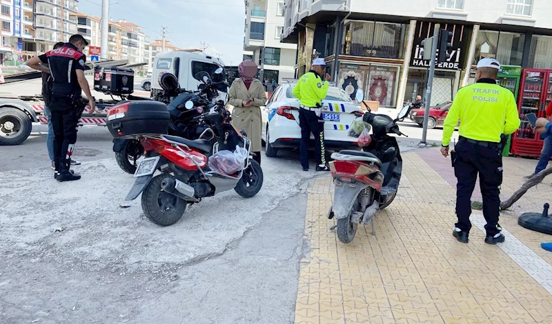 Sigortasız ve plakasız motosikletin ehliyetsiz ve kasksız sürücüsüne 54 bin lira ceza
