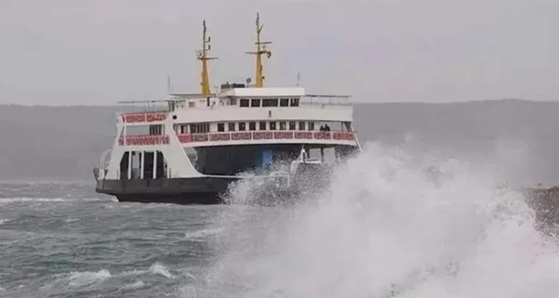 Erdek’te feribot seferleri iptal edildi
