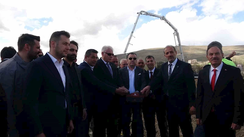 Bayburt’ta yeni atlı cirit sahasının temeli atılarak yapımına başlandı
