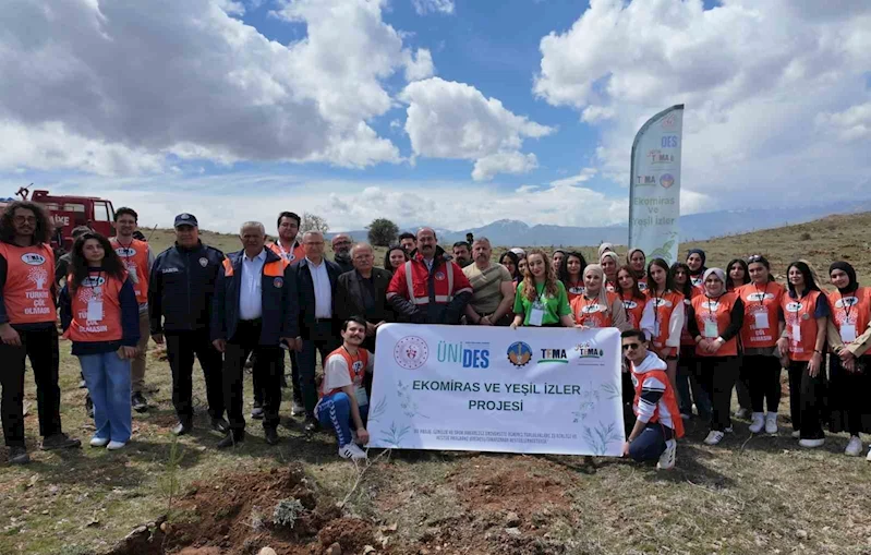 Divriği’de gençlerden ‘yeşil izler’
