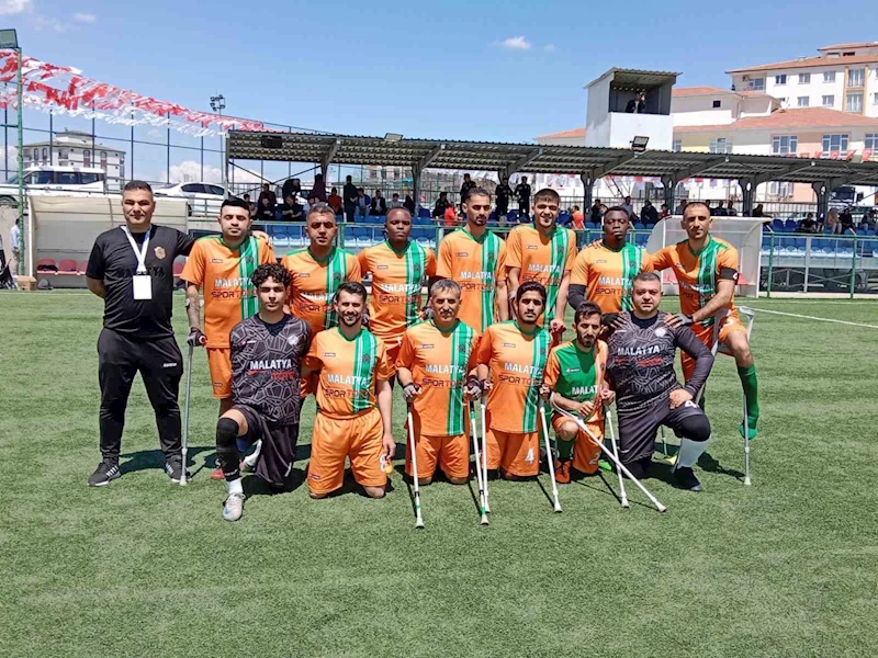Malatya Büyükşehir Belediye Ampute Futbol Takımı şampiyonluğu kutladı
