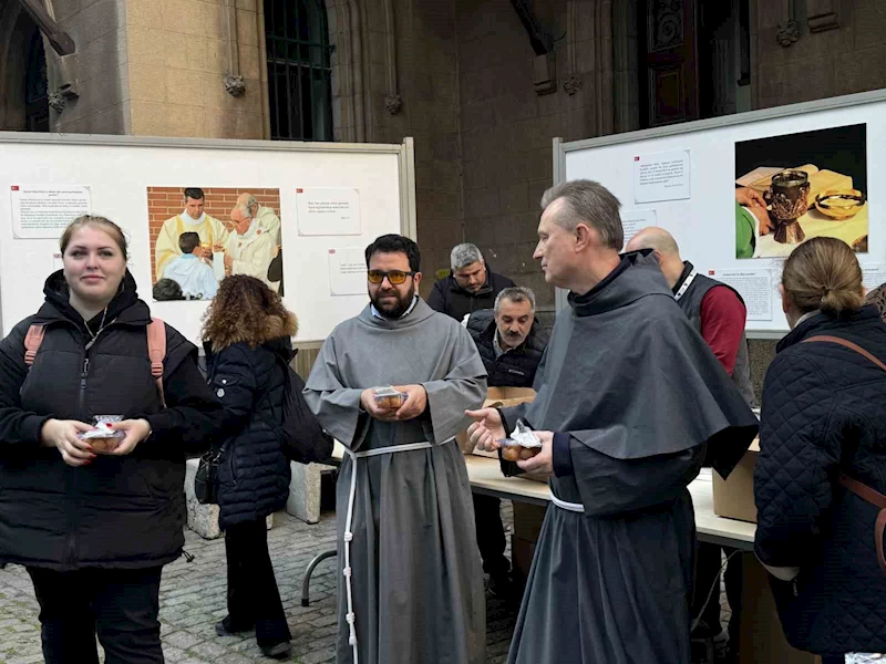 Papa Franciscus için St. Antuan Kilisesi’nde lokma dağıtıldı
