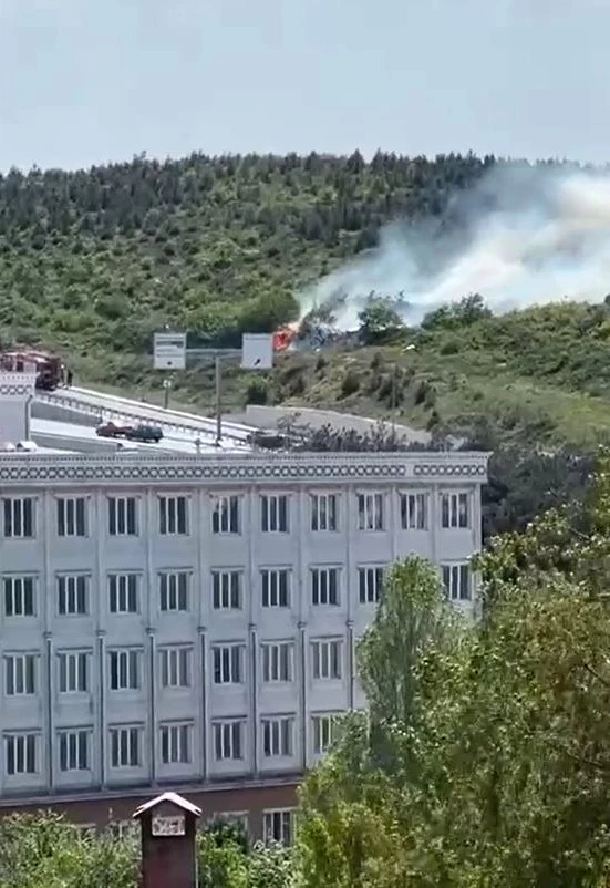 Arnavutköy’de ormanlık alanda yangın
