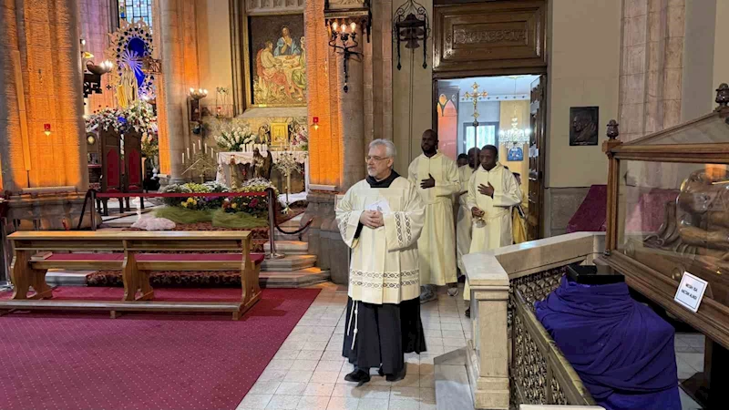 İstanbul’daki St. Antuan Kilisesi’nde Papa Franciscus için ayin düzenlendi
