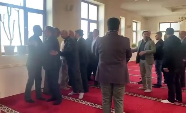 Deprem günü halı sahada kavga eden iki aile barıştırıldı
