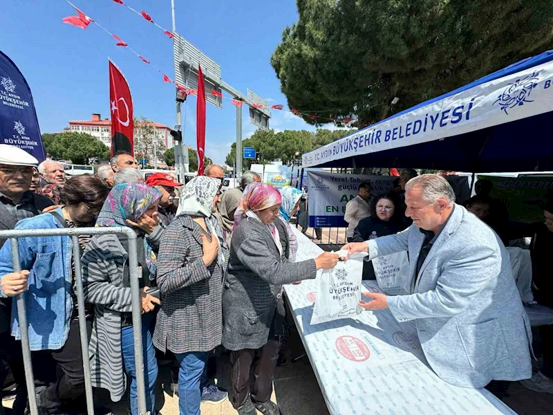 Aydın Büyükşehir Belediyesi, Karacasu’da 20 bin fide dağıttı
