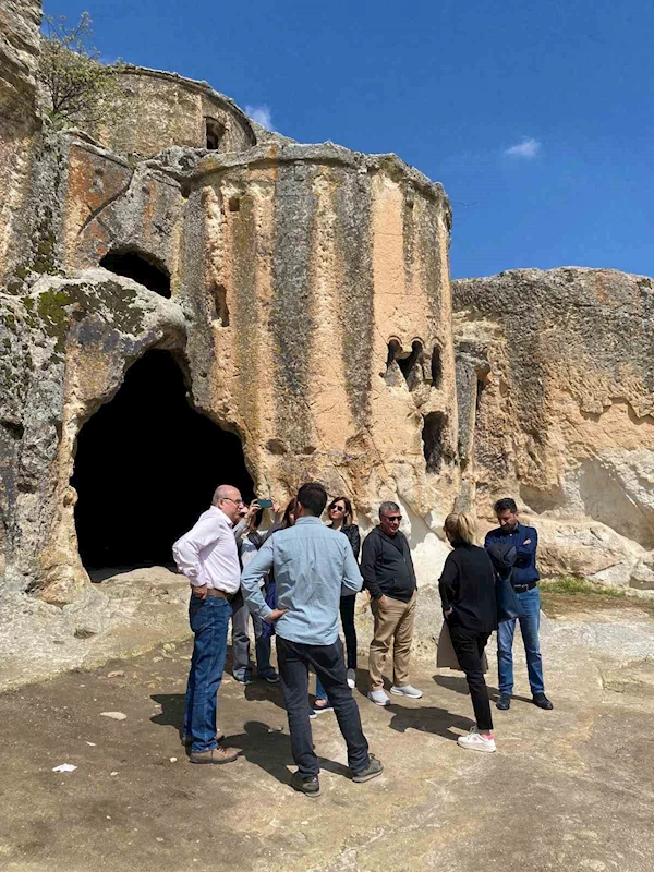 Akademisyenler Frig Vadisi’ni gezdi
