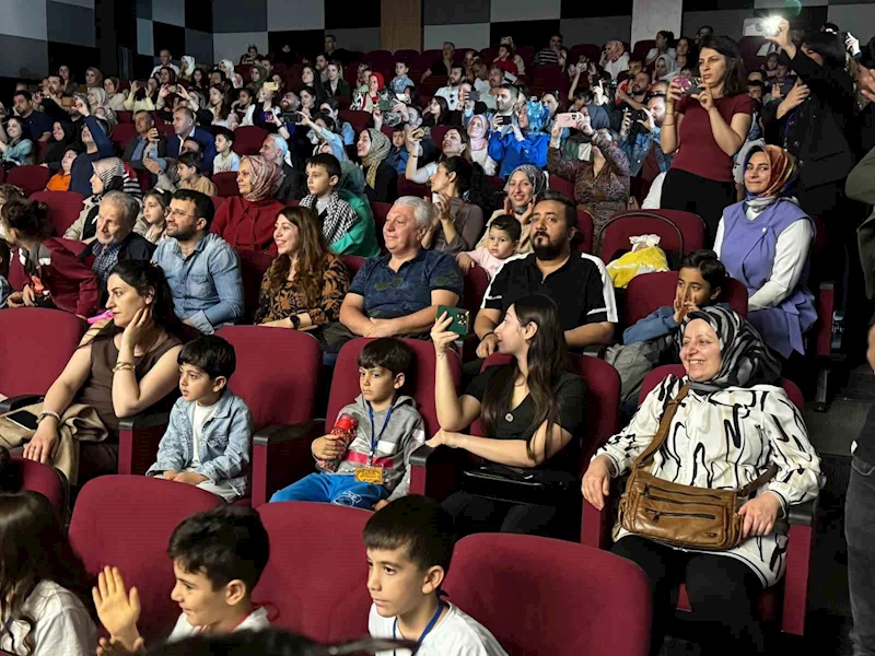 Diyarbakır’da masal diyarı çocuk festivali gösterisi düzenleniyor
