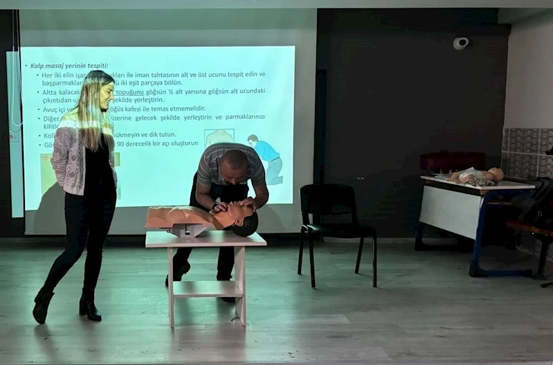 Altıntaş’ta kamu personeline ilk yardım eğitimi
