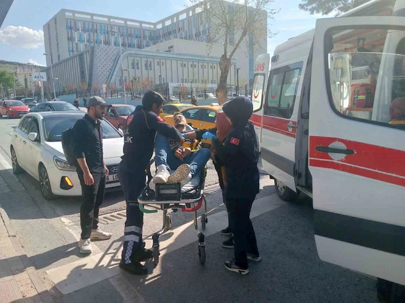 Malatya’da iki araç çarpıştı: 3 yaralı
