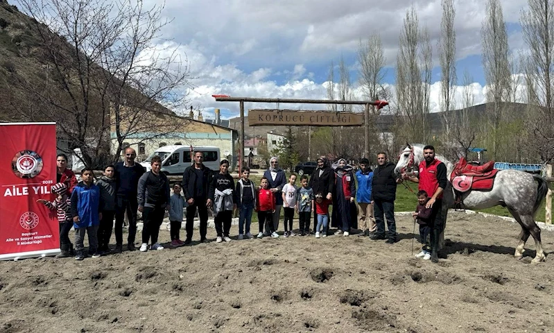 Bayburt’ta şehit yakınları için at binme ve ok atma etkinliği düzenlendi
