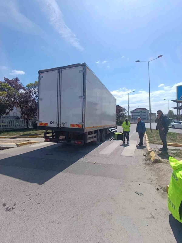 Kamyon ile çarpışan motosikletin sürücüsü yaralandı
