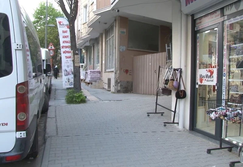 Esenyurt’ta kavgayı fırsat bilerek çantayı alıp böyle kaçtı
