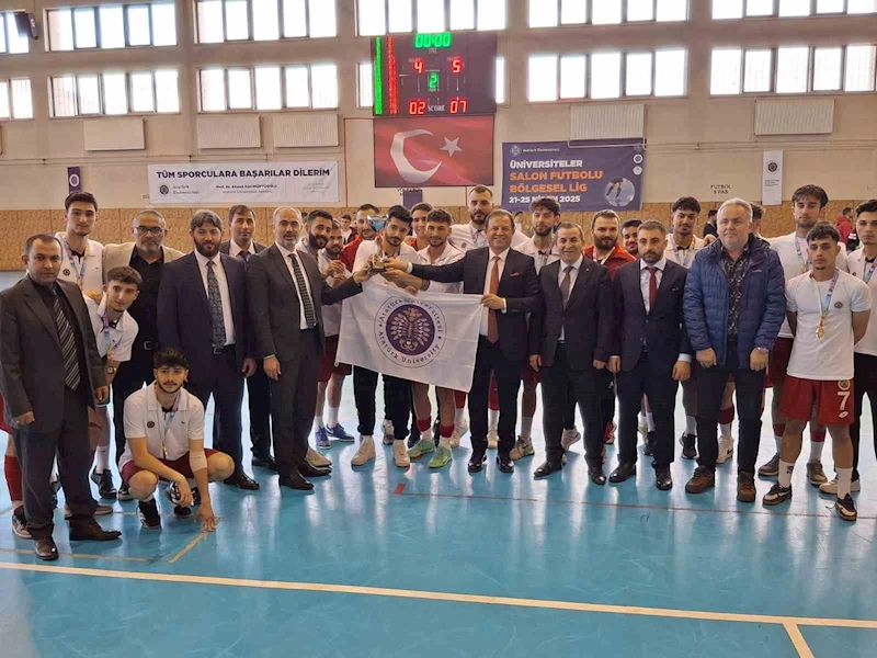 Atatürk Üniversitesi salon futbolunda birincilik ve ikincilik elde etti
