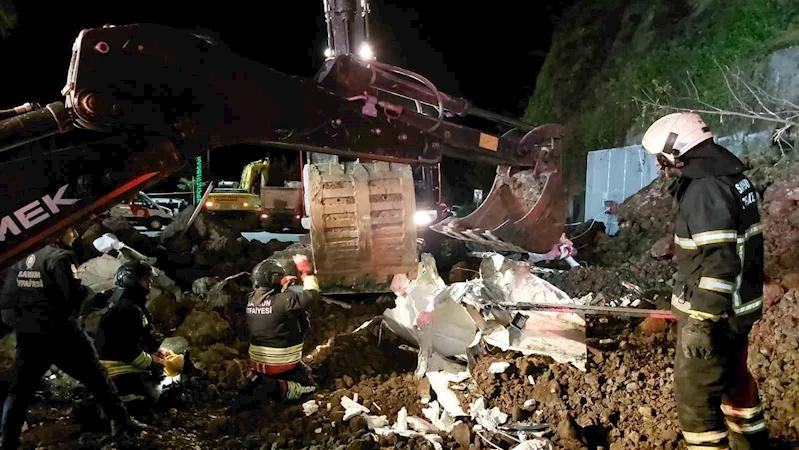 Akaryakıt istasyonunda heyelan: 2’si çocuk 3 kişi enkaz altında
