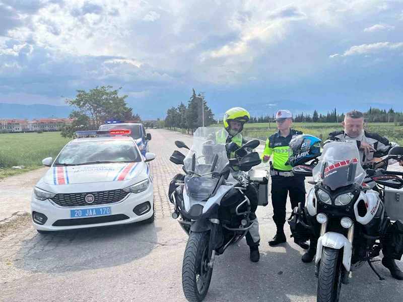 Motosiklet kazalarına dikkat çeken jandarmadan ’Bir Kural, Bir Ömür’ denetimleri
