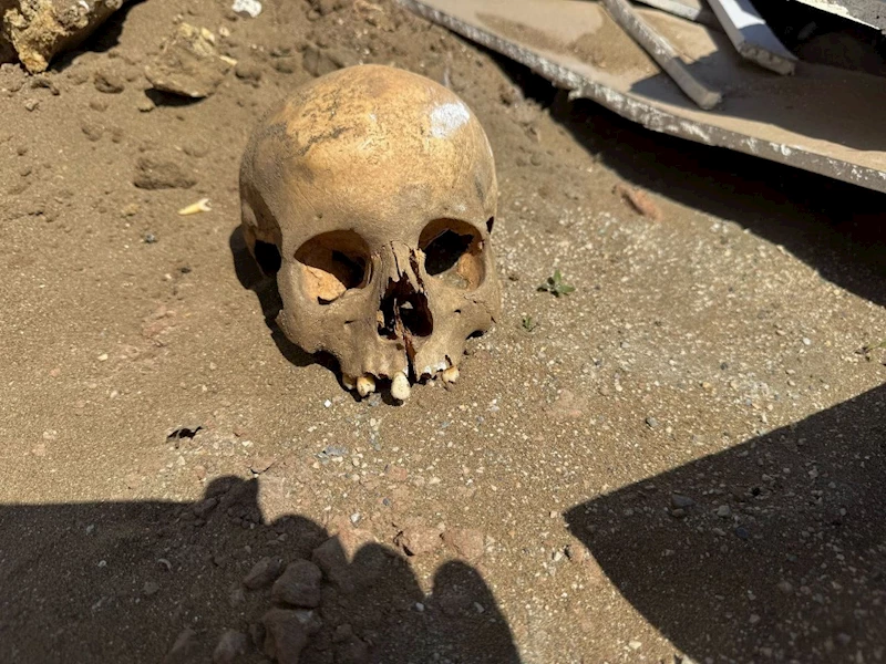 İnşaat işçilerinin bulduğu kafatası ekipleri harekete geçirdi
