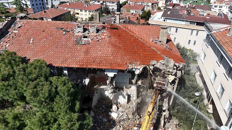 Büyükçekmece’de depremde yıkılma riski taşıyan 35 daire yıkıldı
