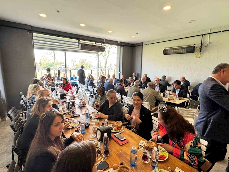 Nilüfer’de muhtarlar ile AK Parti Nilüfer teşkilatı bir araya geldi
