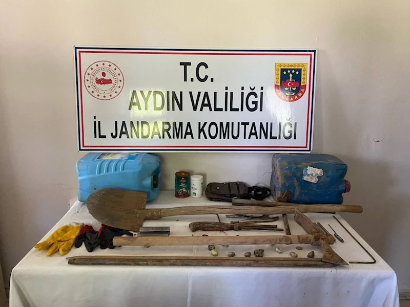 Kaçak kazı yapan define avcıları suçüstü yakalandı
