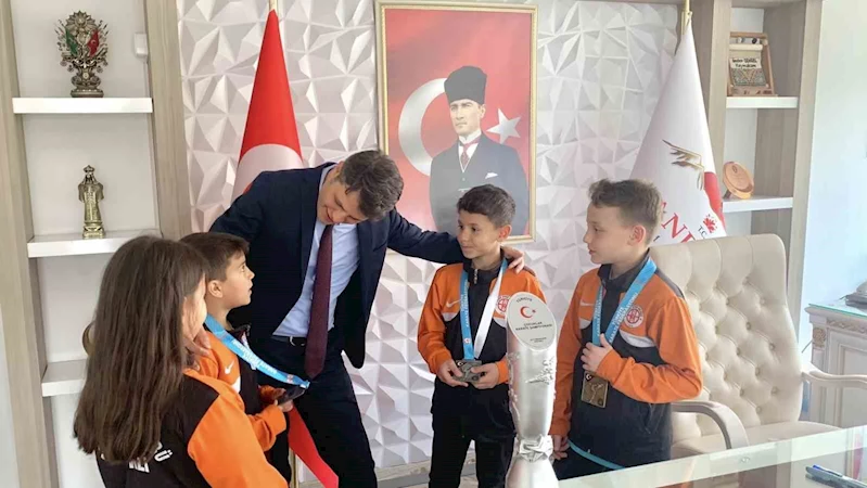 Afyonkarahisarlı minik karateciler derece elde etti
