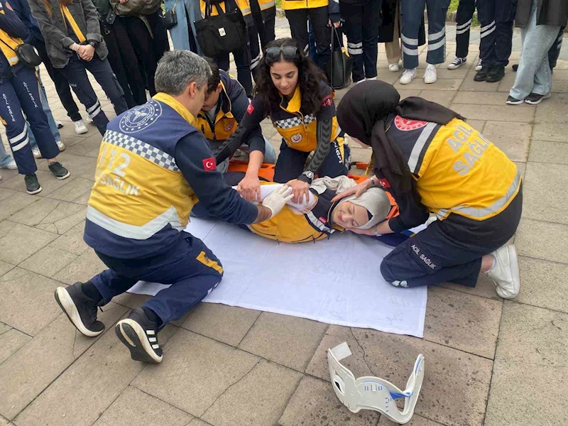 Geleceğin sağlıkçılarına UMKE tanıtıldı
