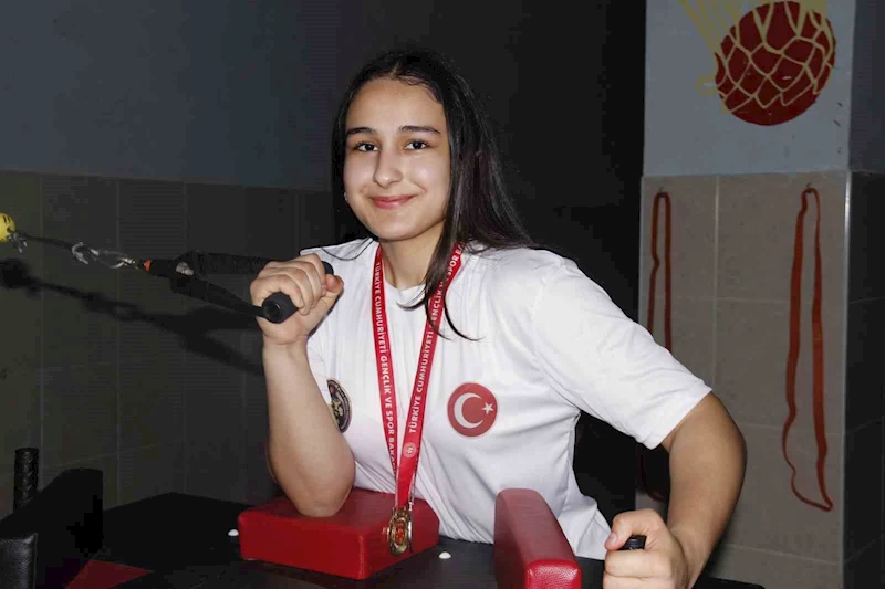 Demir bilek Rabia’nın hedefi dünya şampiyonluğu
