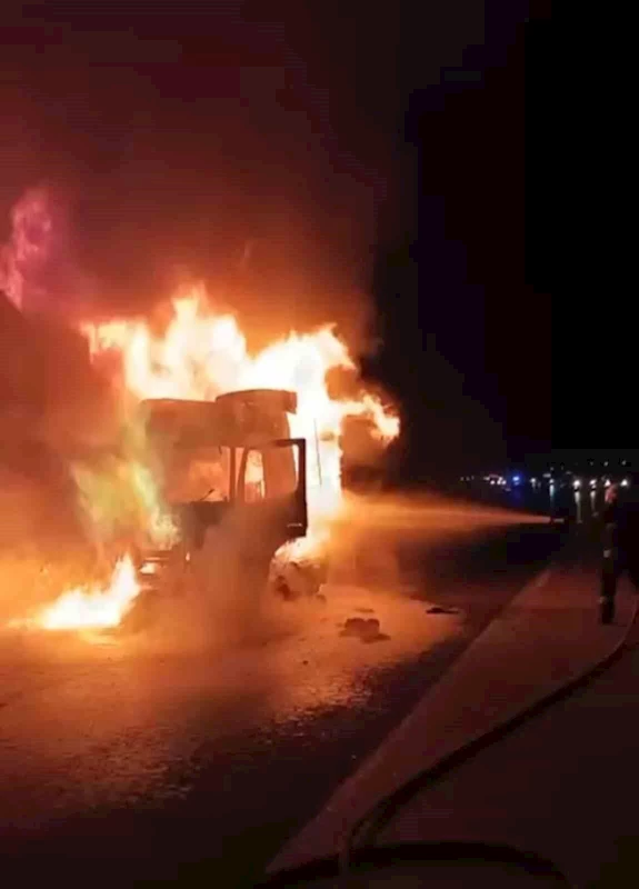Kahramanmaraş’ta tır alev alev yandı

