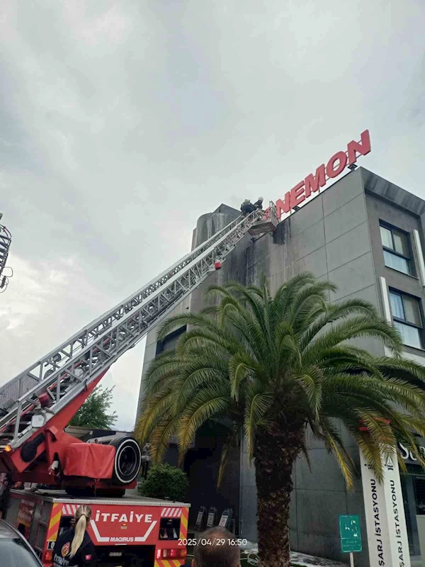 Oteldeki baca yangını büyümeden söndürüldü
