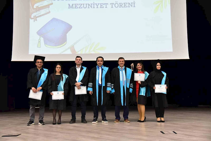 Balıkesir’de geleceğin akademisyenleri kep attı

