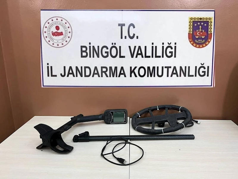 Dedektör ile define ararken yakalandı
