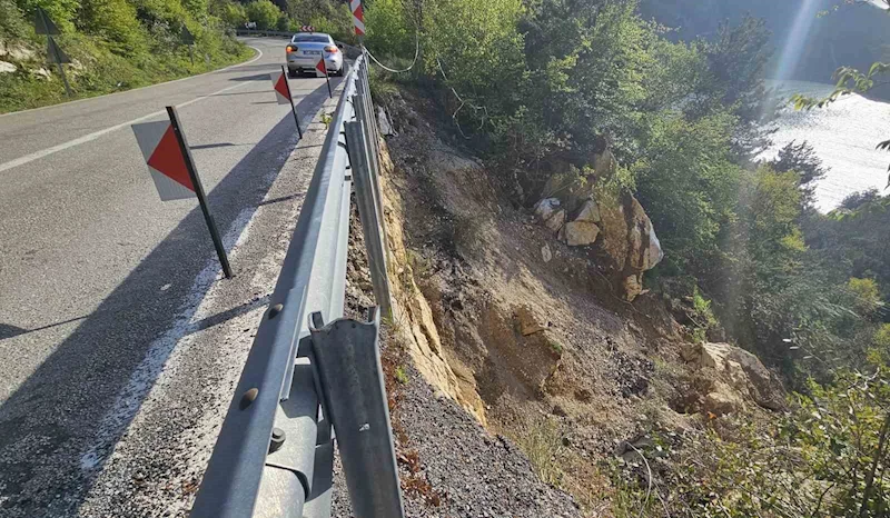 Kastamonu’da heyelanlar sahil yolunda tehlike oluşturuyor
