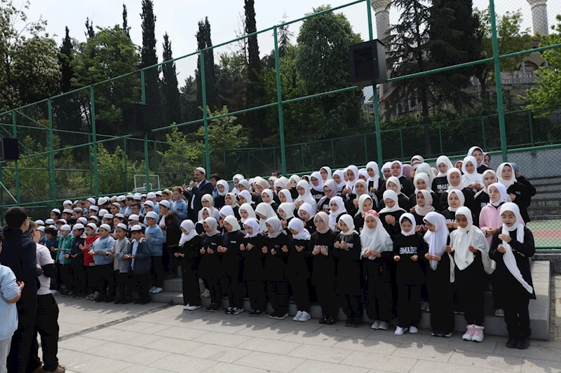 İmam hatip lisesi öğrencilerinden hatim merasimi
