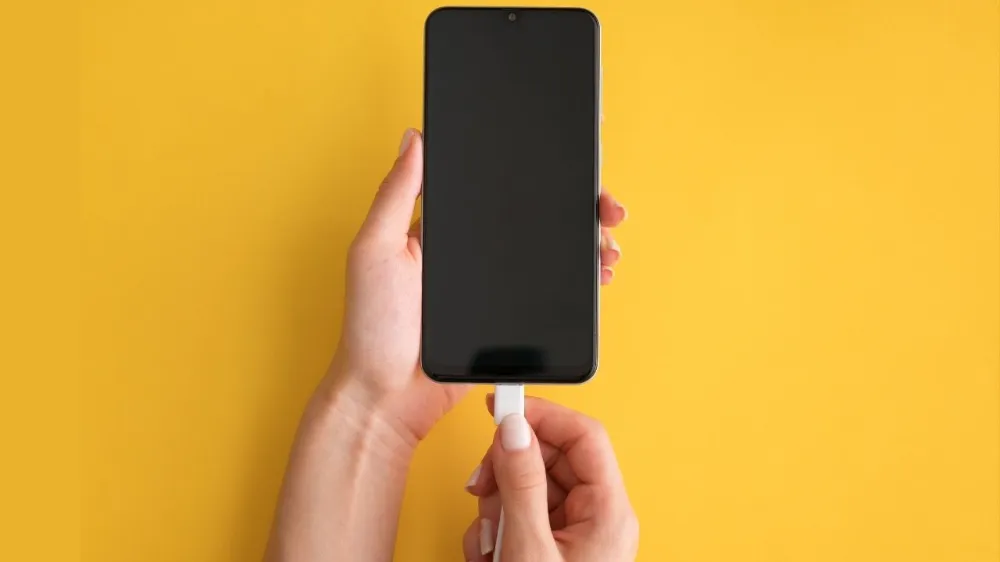 Telefonu uyurken asla şarjda bırakmayın!