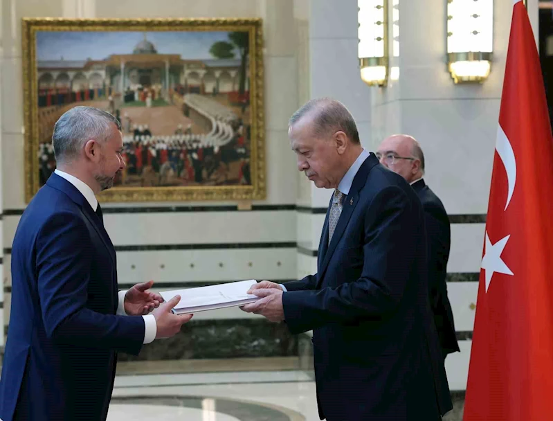 Cumhurbaşkanı Erdoğan’a  5 ülkenin  büyükelçisinden güven mektubu
