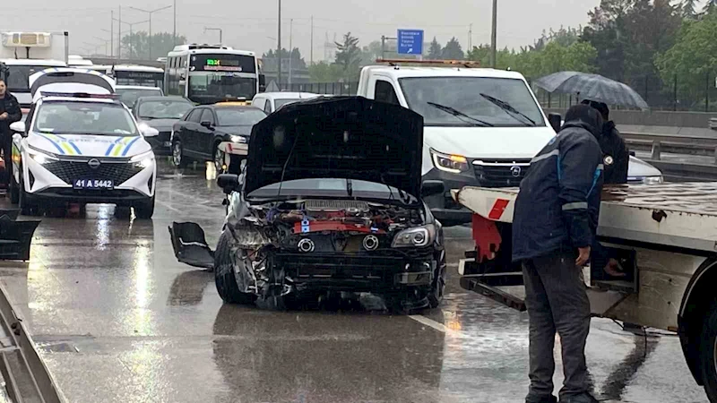 Yağmur kazayı beraberinde getirdi
