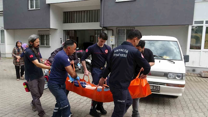 Sağlık ekiplerinin müdahalesi ile hayata döndürüldü, öldüğünü düşünen yakını 