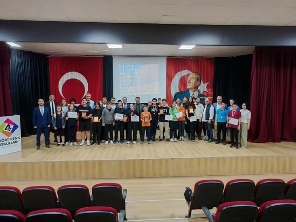 Matematik Olimpiyatları’nda dereceye giren öğrenciler ödüllerini aldı
