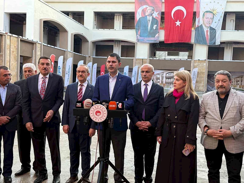 Bakan Kurum, Malatya’da Bakırcılar Çarşısı şantiyesini ziyaret etti: 