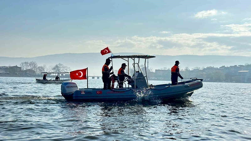 Bursa’da Uluabat Gölü’nde büyük operasyon...30 kişi suçüstü yakalandı
