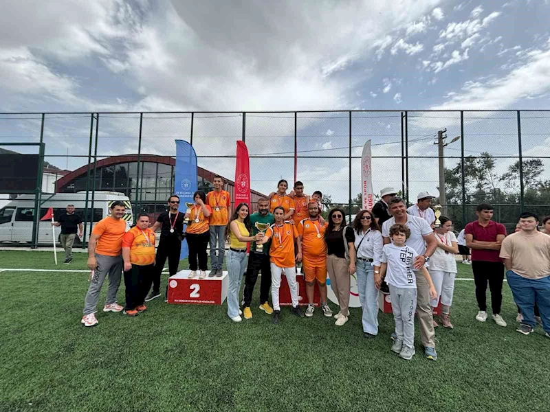Özel sporcular bocce turnuvası renkli görüntülere sahne oldu
